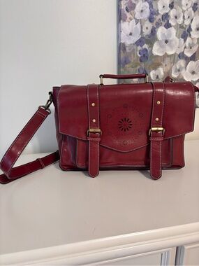 Ecosusi Burgundy vegan faux leather laptop messenger utility bag removal strap